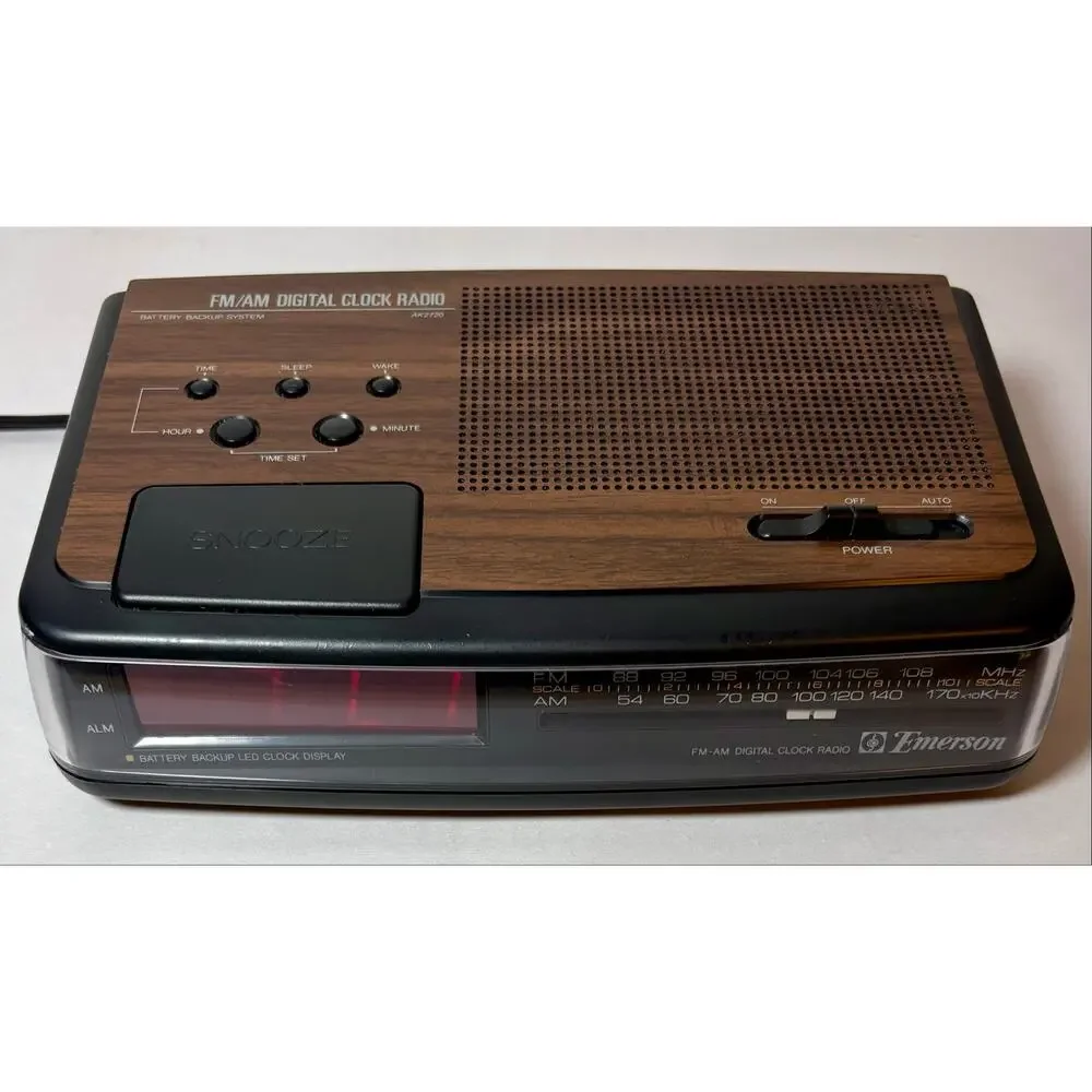 Vintage Emerson Woodgrain Tabletop Alarm Clock Radio AK2720- Teated & Working